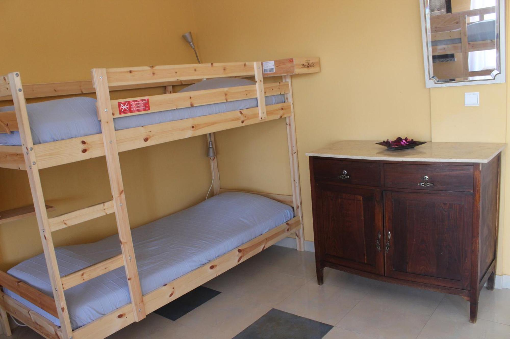 Ericeira Chill Hill Hostel & Private Rooms - Peach Garden Номер фото