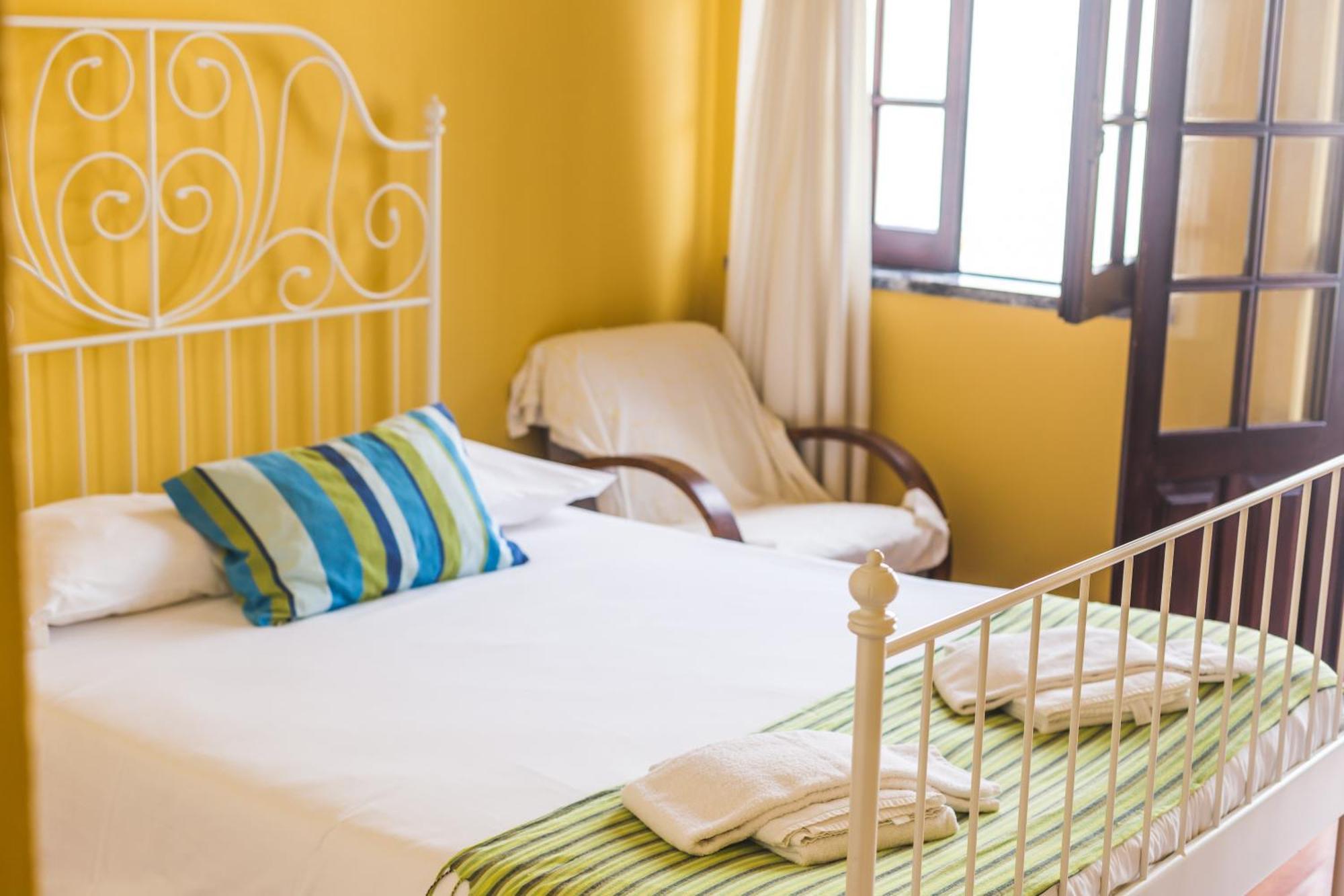 Ericeira Chill Hill Hostel & Private Rooms - Peach Garden Номер фото