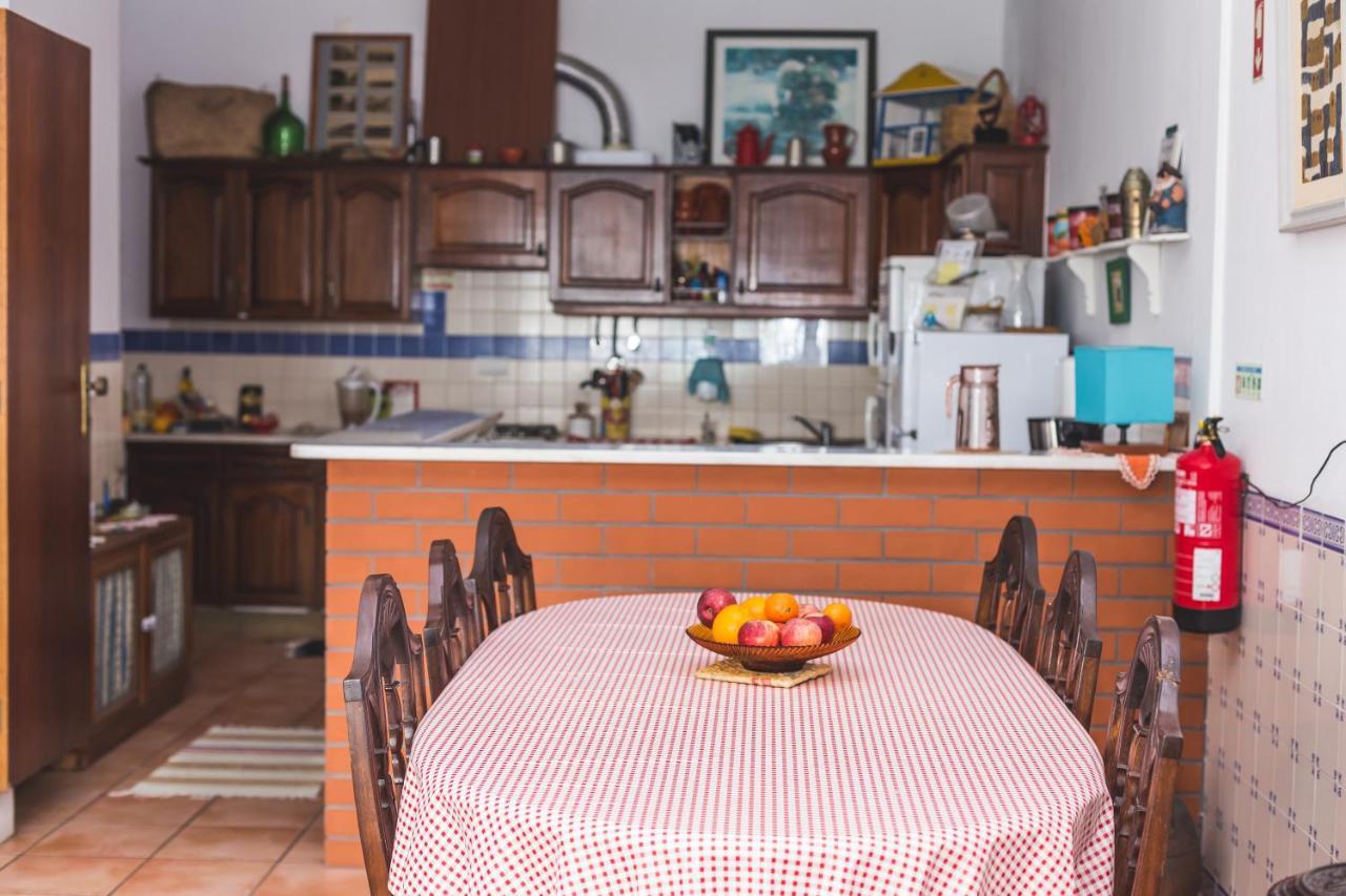 Ericeira Chill Hill Hostel & Private Rooms - Peach Garden Екстер'єр фото